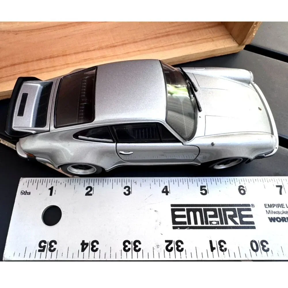 2018 Welly Porsche Silver 1974 911 Turbo Coupe #24043 Diecast Model Car